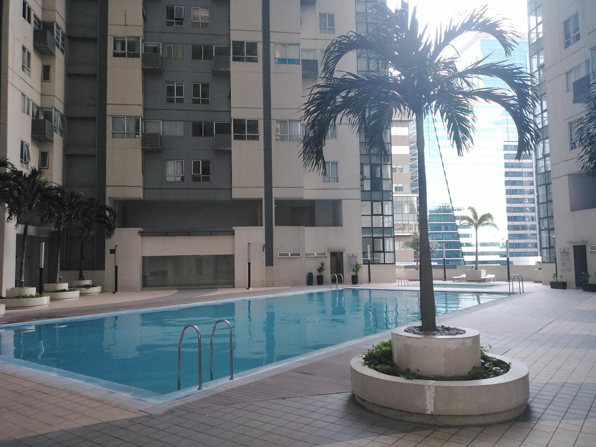2 Bedrooms Units Forbes Area 5Th Avenue Bgc Center Manila Exterior foto